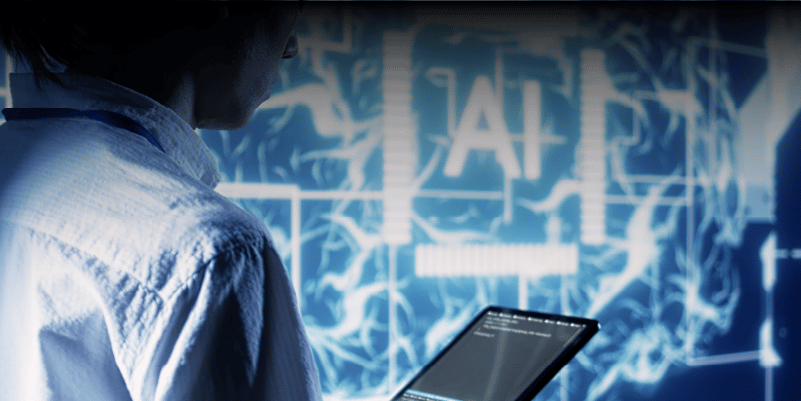 hombre descubriendo protocolos para proteger datos empresariales en la IA