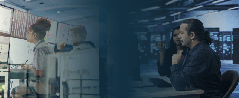 Personas de equipos realizando integraciones