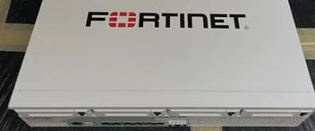 Firewalls de FortiGate bajo vulnerabilidades de día cero.