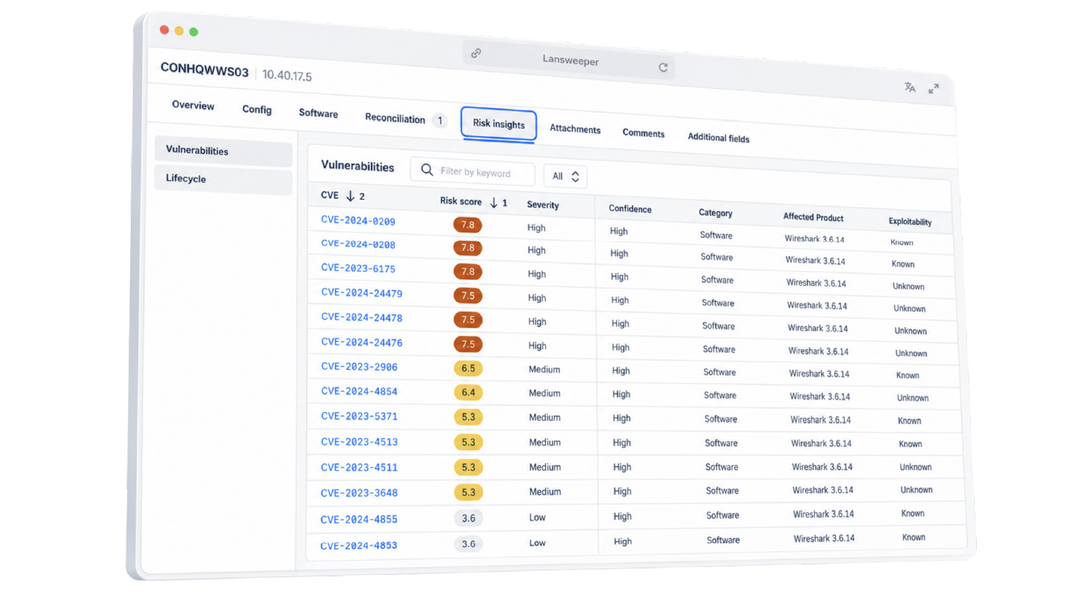 Interfaz de Lansweeper que muestra un informe de vulnerabilidades con niveles de riesgo, severidad y productos afectados